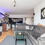 Wolfsbau - Privatzimmer Direkt Im Zentrum, Hbf, Arena, Zoo